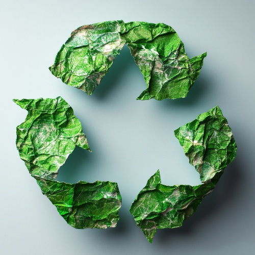 Das Recycling-Symbol aus grünem Papier