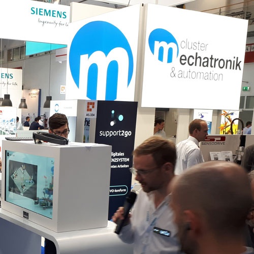 Der Messestand von Cluster Mechatronik und Automation 